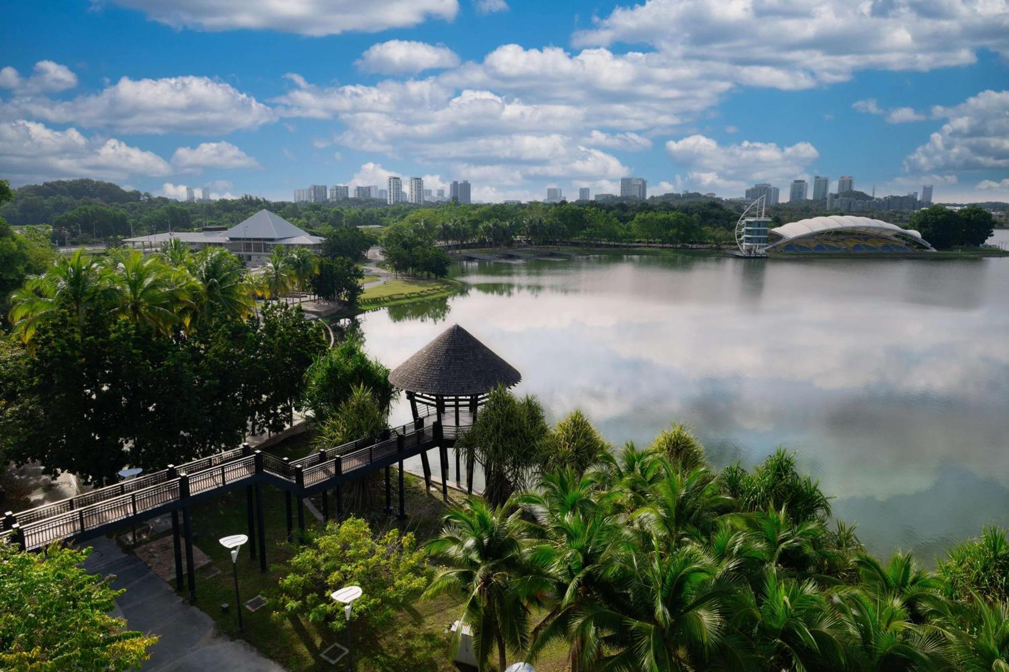 Doubletree By Hilton Putrajaya Lakeside Exterior foto